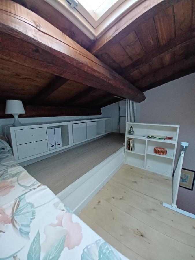 Casa Vacanze L'Acquerello Lari Buitenkant foto