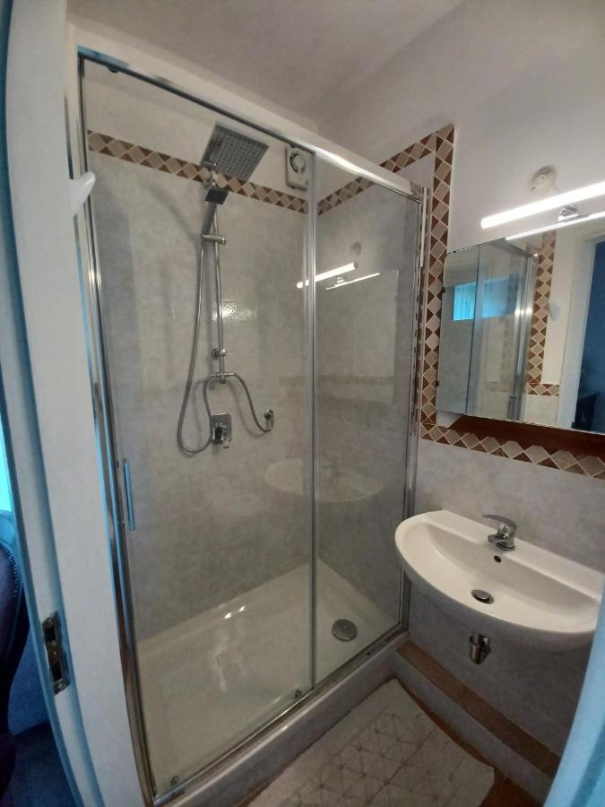 Casa Vacanze L'Acquerello Lari Buitenkant foto