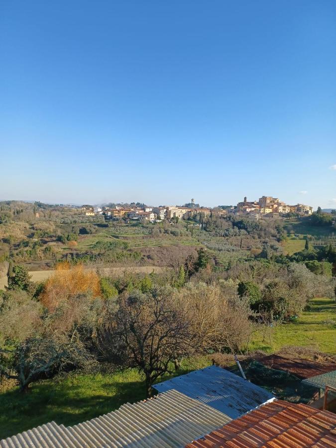 Casa Vacanze L'Acquerello Lari Buitenkant foto
