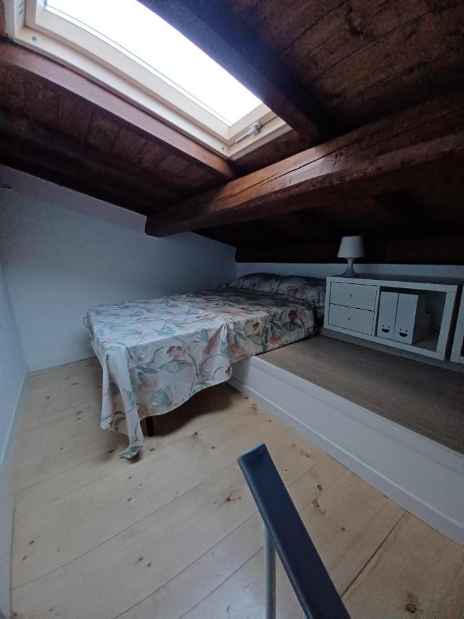 Casa Vacanze L'Acquerello Lari Buitenkant foto