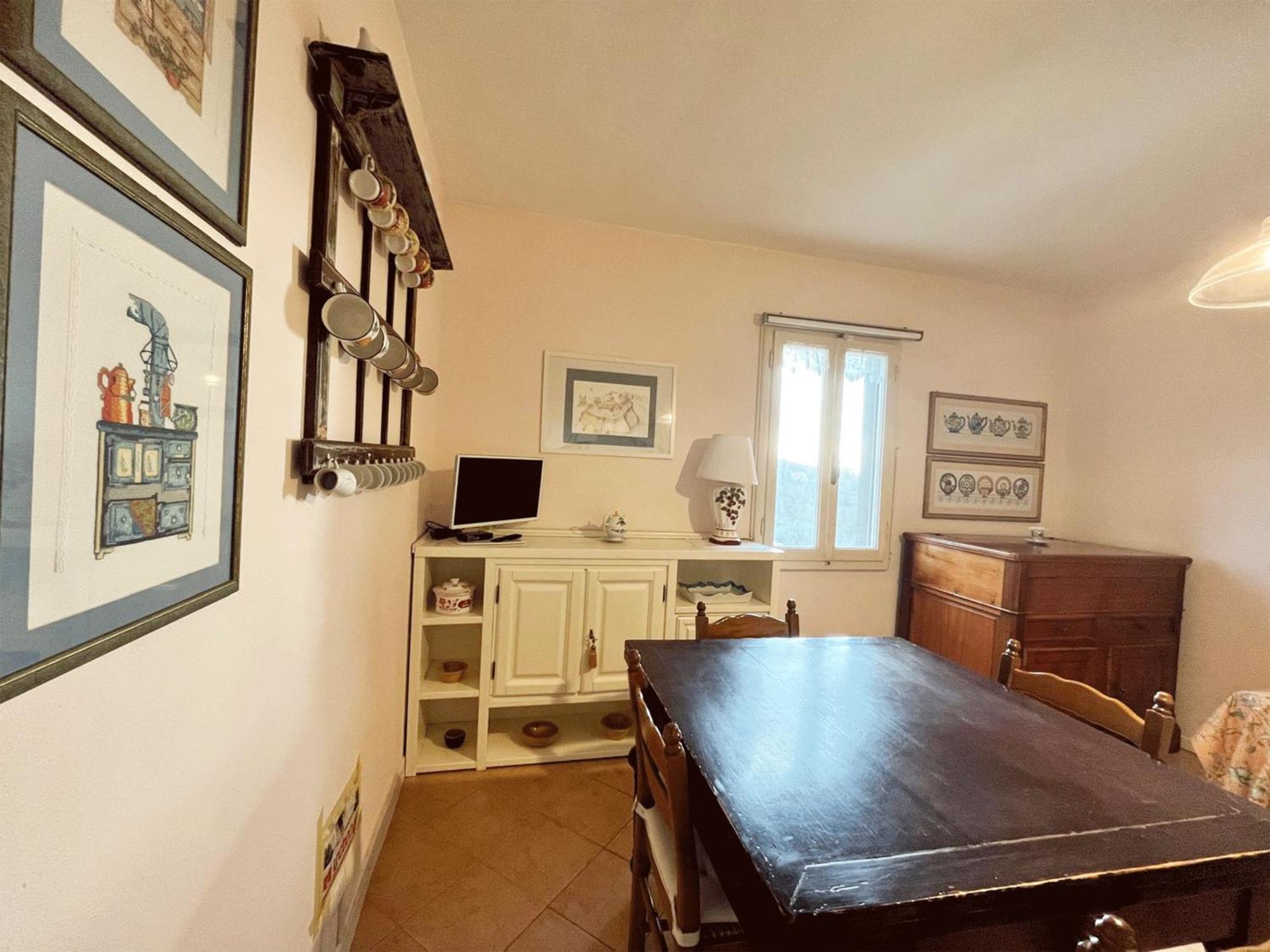 Casa Vacanze L'Acquerello Lari Buitenkant foto