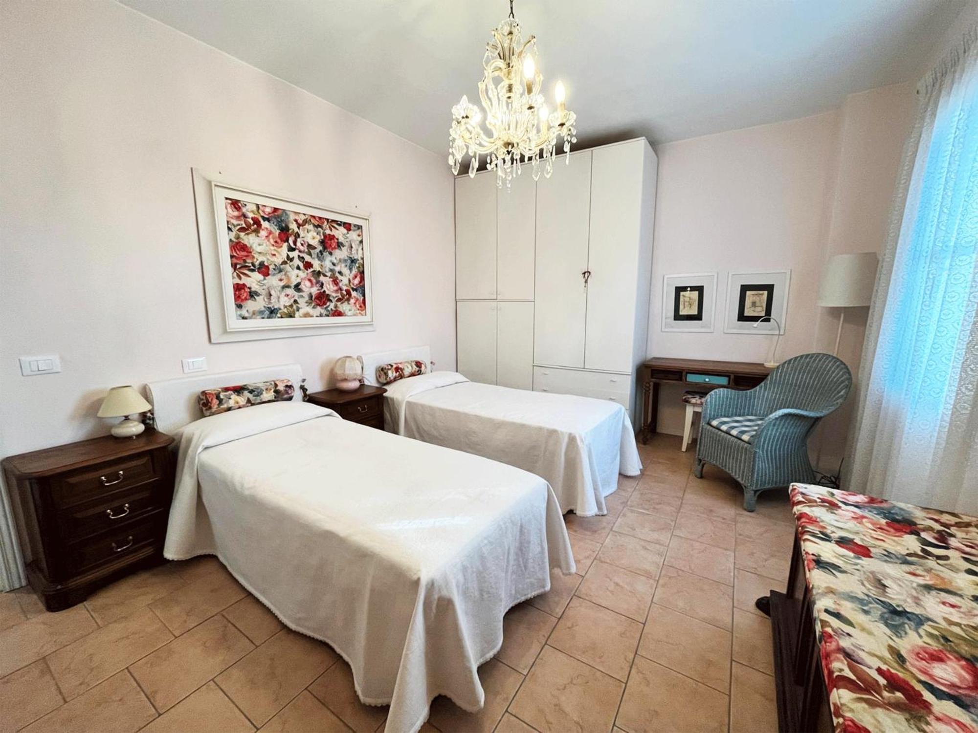 Casa Vacanze L'Acquerello Lari Buitenkant foto