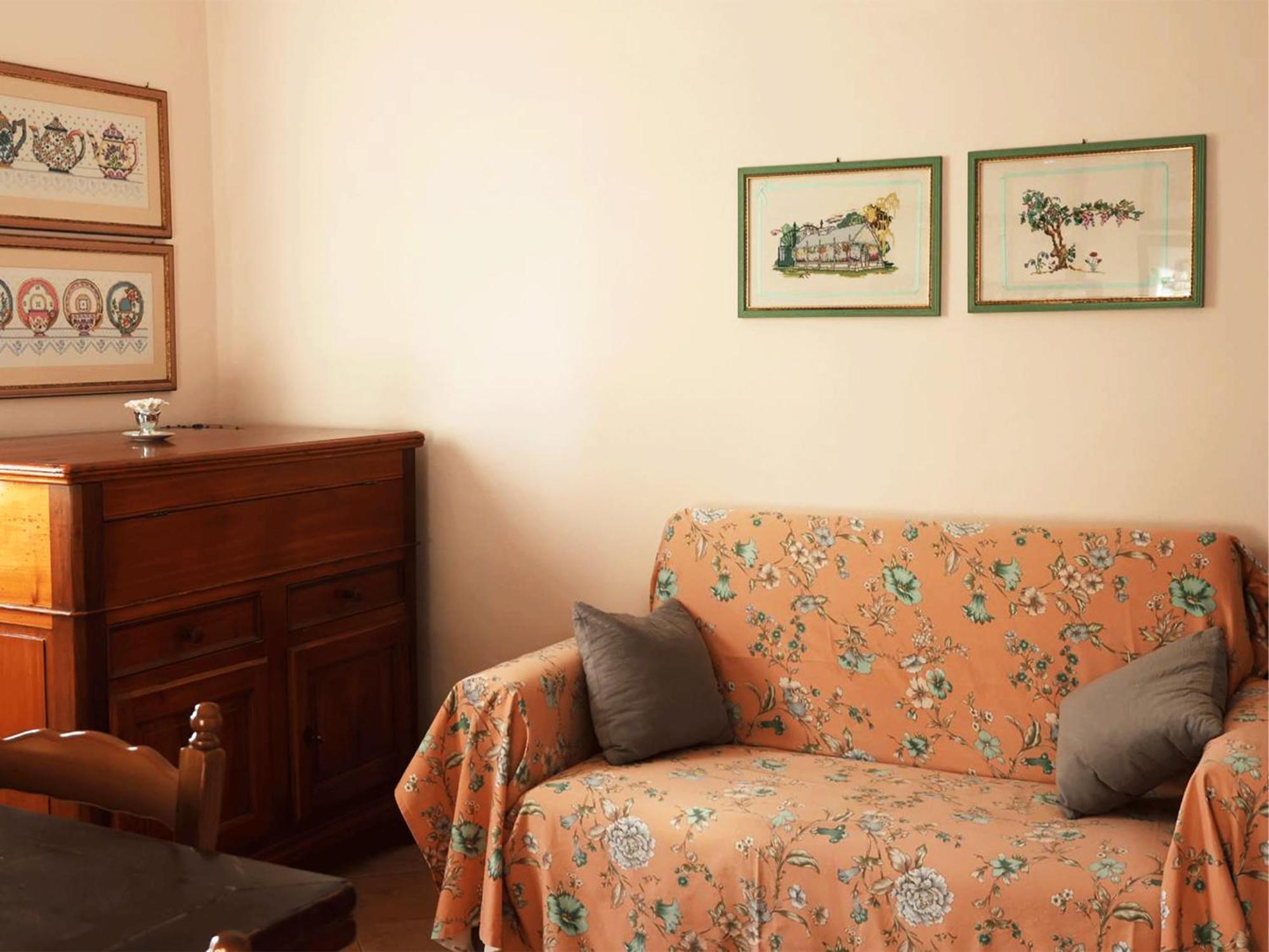 Casa Vacanze L'Acquerello Lari Buitenkant foto