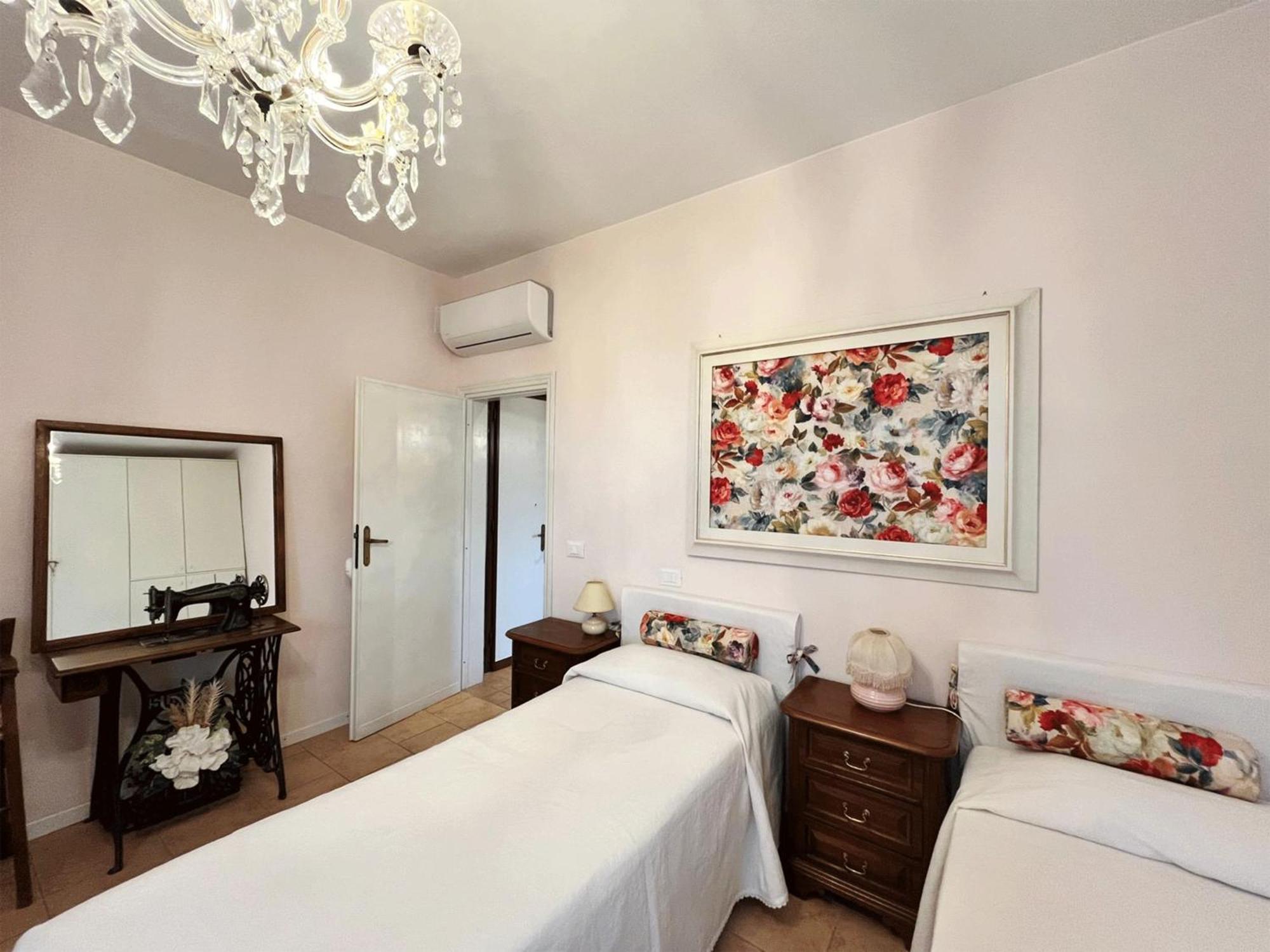 Casa Vacanze L'Acquerello Lari Buitenkant foto
